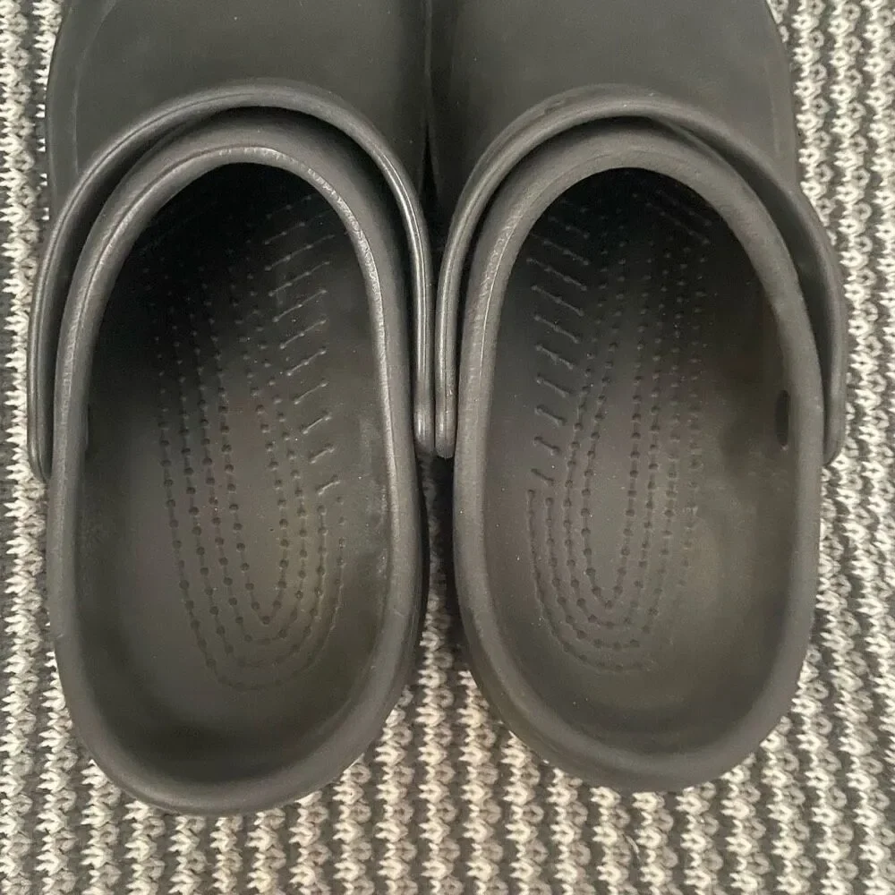Crocs Bistro black Clogs Slip Resistant men’s shoe size 9/women’s 11 10075